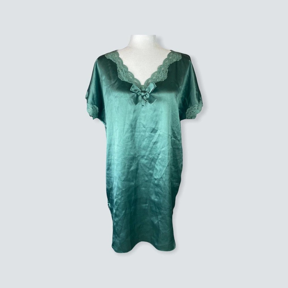 Vintage gold label Victoria’s Secret night shirt